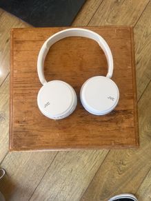 JVC Deep Bass On-Ear Wireless Headphones comes with charging cable