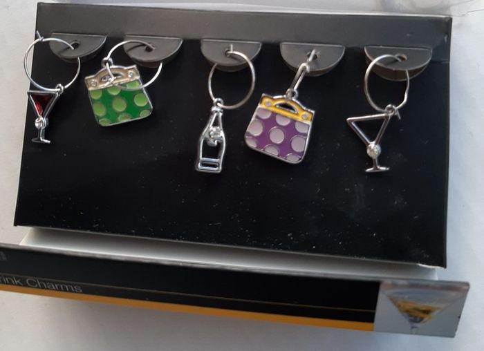 New in box marks & Spencer 5 drinks charms