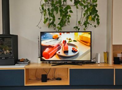 Samsung 46" Full HD Smart LED TV with built-in Saorview & Freesat HD UE46ES6300