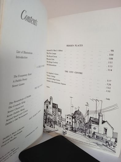Me Jewel and Darlin' Dublin by Eamonn MacThomais. Illustrated by Michael O'Brien (HQ876)