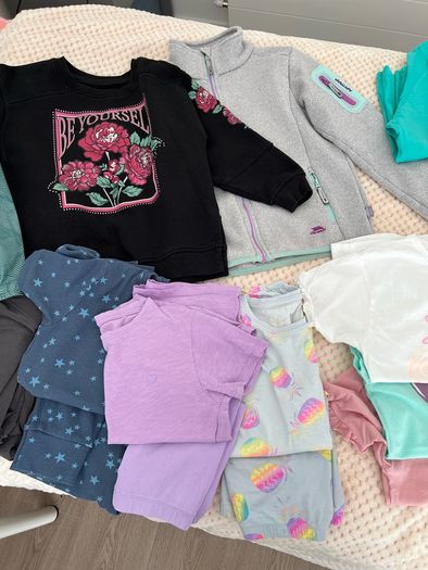 Girls clothes 8-9 size, collection tonight