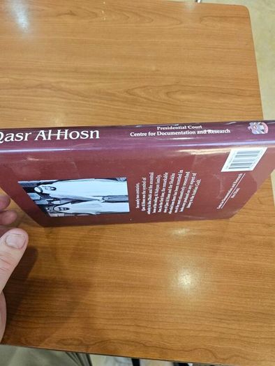 Qasr Al Hosn. The History Of The Rulers Of Abu Dhabi 1793-1966. By Dr Jayanti Maitra Afra Al-hajji. First Edition Hardback With Dustjacket In Good Condition.  See Photos For Same.