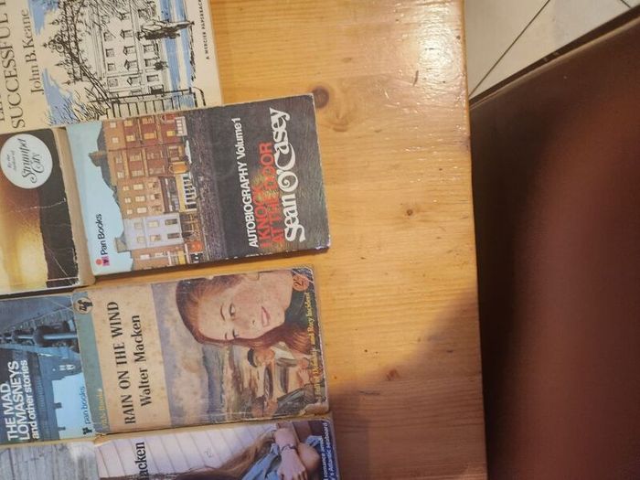 7 X Irish Author Books. Frank O Connor, James Plunket, Walter Macken, Sean O Casey. Paperback In Good Condition. See Photos.