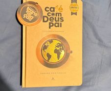 Book cafe com Deus pai