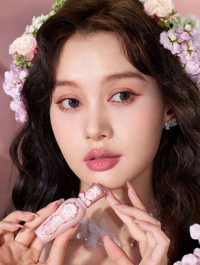 Flower Knows Midsummer Fairytale Coating Lip Lacquer in  G05 Freesia