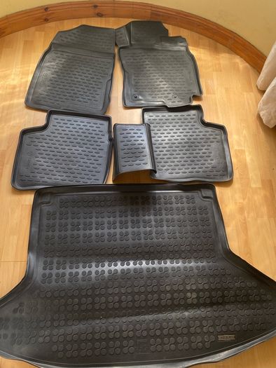 2008 Toyota Prius rubber floor mats bundle set