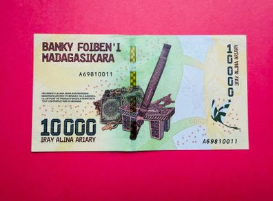 Madagascar. 10000 Ariary. 2017 Pick 103   Uncirculated )