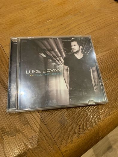 Luke Bryan / Kill the Lights
