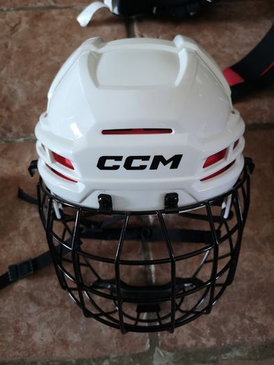 Full set of inline/roller hockey gear