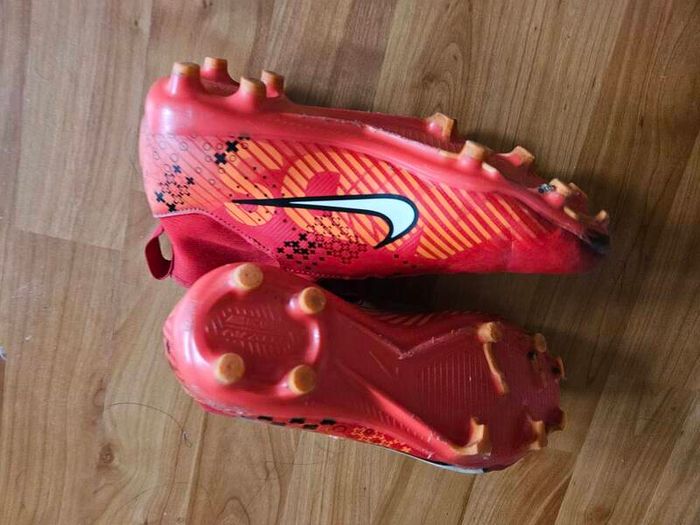 nike football boots size 4