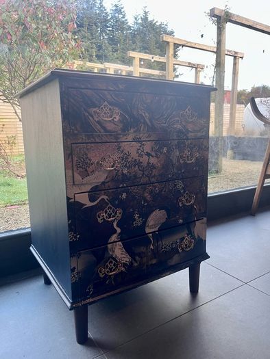 Chest of drawers
