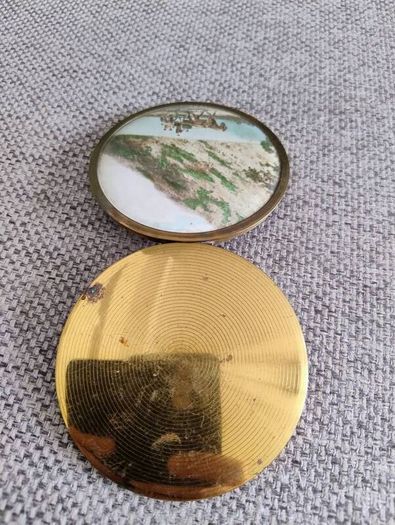 Vintage ladies vanity mirror An Irish Jaunting Car made in England brass and solid hinge and not polished circa 1960's FREE STANDARD POSTAGE INCLUDED