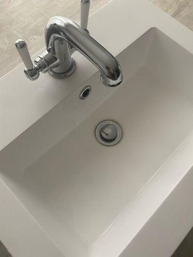 Lucca 500 Matt White Wall Hung Vanity Unit Complete with Basin & Taps