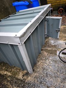 Kingspan XXXL insulated dog kennel, new floor & fish tank