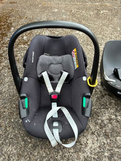 Maxi-Cosi Pebble 360 Car Seat and isofix
