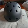 skatehut helmet black Image 2