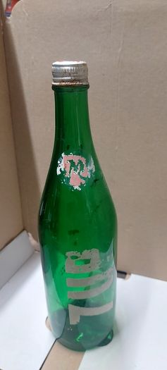 7up bottle with cap,used condition,nice advertising, price includes post to anywhere in Ireland thank you,see pictures,