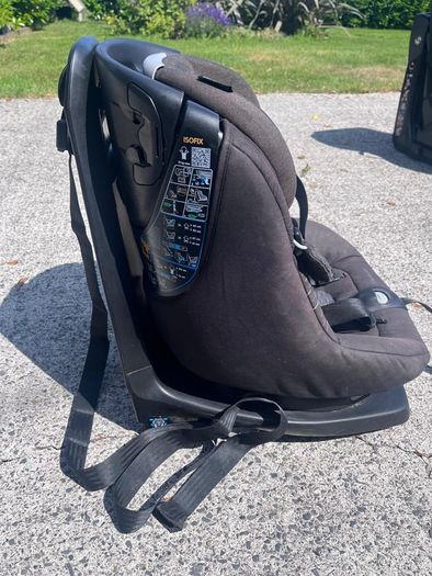 Car seat Maxi Cosi Axiss Fix - 360 degree swivel Isofix installation 4months to 4 years