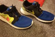 nike blue green runners shoes