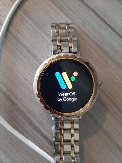 Kate Spade Scallop Smartwatch