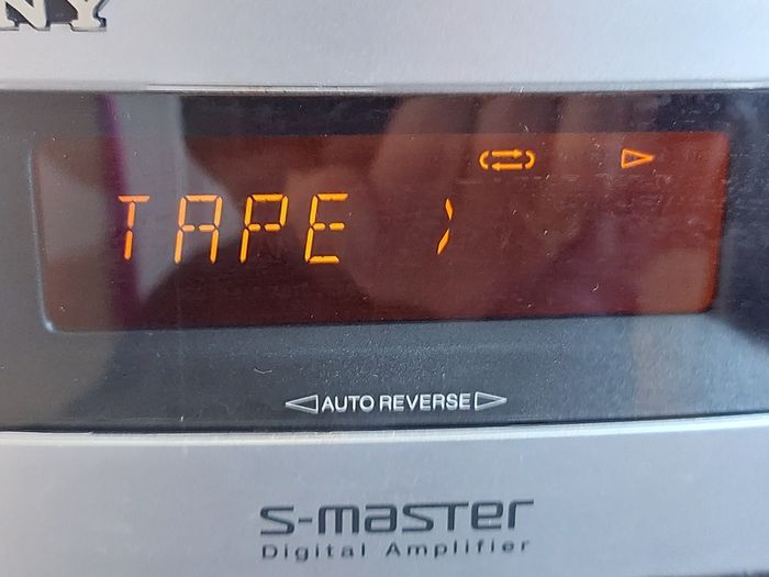 Sony Micro Hi-Fi Component System, Model CMT-CPZ1, Radio, Tape CD, mini disc link, all working great and in excellent condition