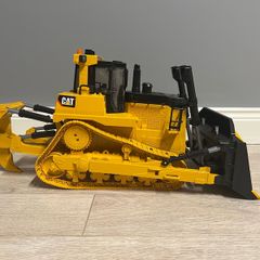 Bruder CAT Bulldozer