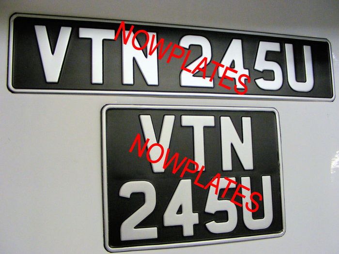 Pressed Vintage Plates X2 (1 Pair)