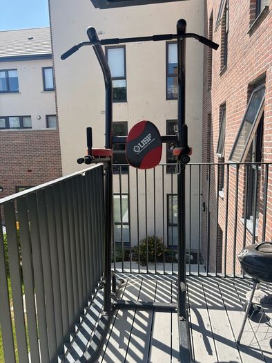 Pull-Up & Dip Station