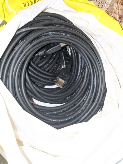 HDMI, Displayport, DVI, VGA cables