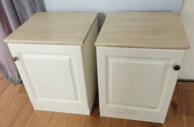 2 bedside lockers