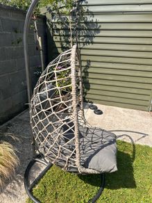 Hanging egg chair in very good used condition