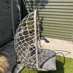 Hanging egg chair in very good used condition