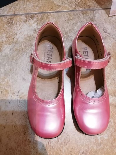 Petasil baby pink patent leather Mary Jane style shoes, size UK 1 / EU 33.