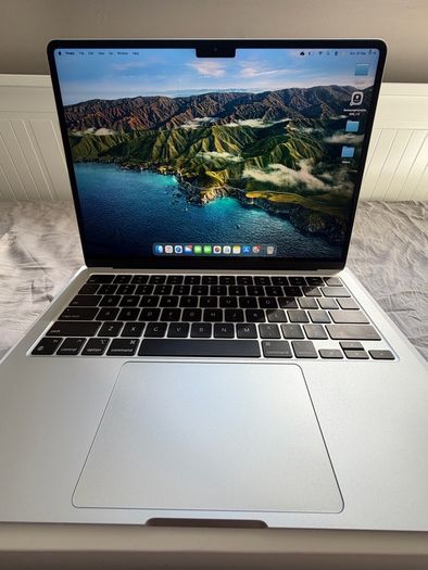 MacBook Air 13 Inch M2 - 8GB RAM, 256GB SSD, Silver, 100% Battery Health