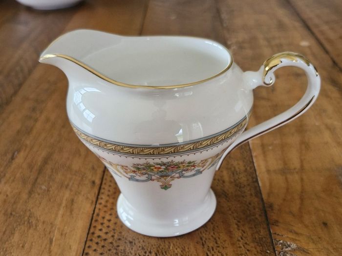 Aynsley Henley dinner service