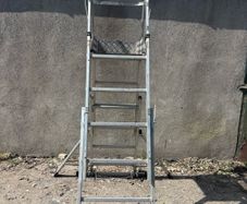 Youngman Podium Ladder