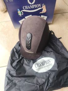 Horse riding helmet - 58cm champion