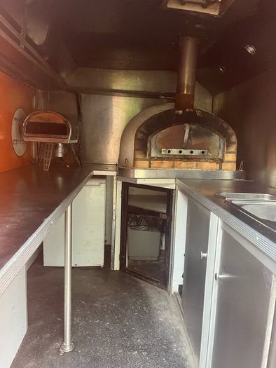 Food truck; Citroen hy wood fired pizza van