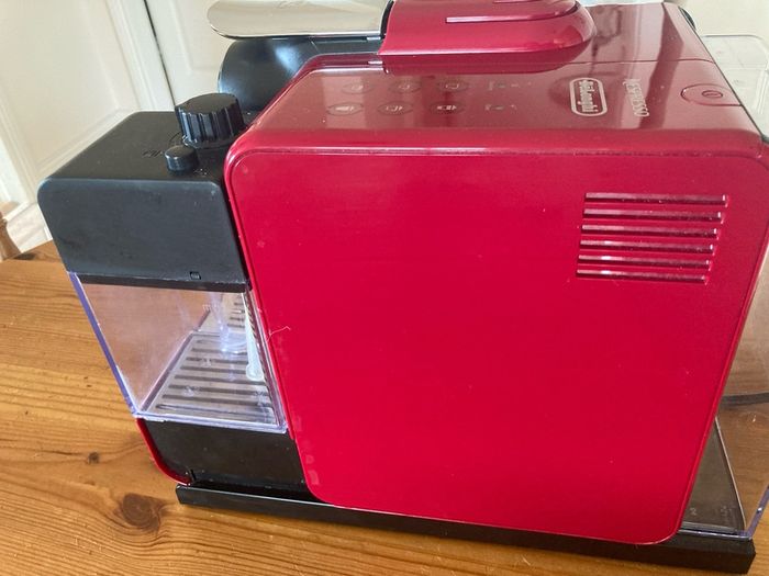 Nespresso DeLonghi Lattissima Touch Red Coffee Machine
