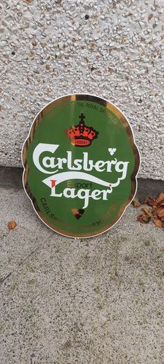 carslberg enamel sign ,very nice condition, sold as is,,lovely advertising display item for any man cave pub restaurant etc etc,,buyer collects or pays postage thank you,,