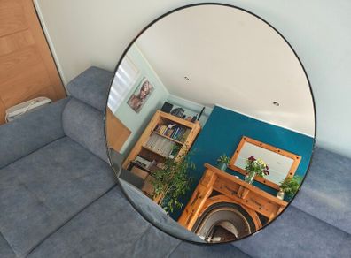 Round mirror