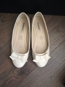 Cream flat shoes