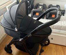 Egg 2 travel system with two ISOFIX bases