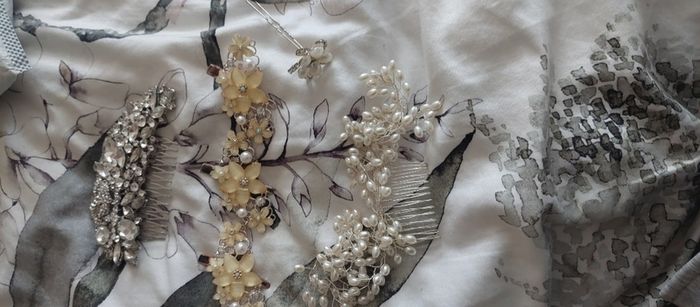 Beauriful set of bridal bridesmaid hair accessories for sale