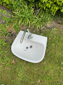 Bathroom sink