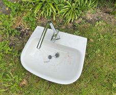 Bathroom sink