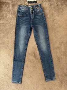New M Sara high rise skinny jeans size 29