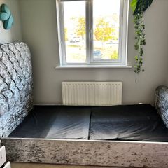 Single sleigh bed