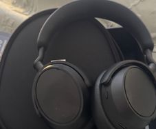 Sennheiser Accentum Plus - Brand new, only tested once