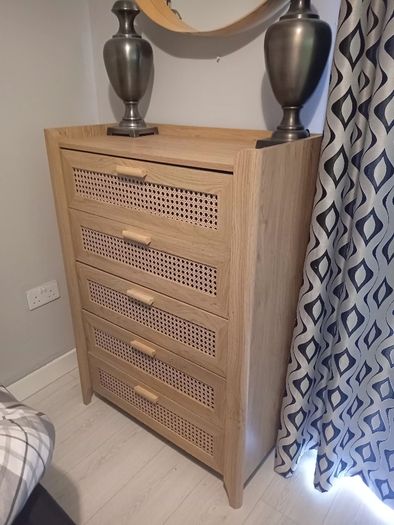 chest of drawers